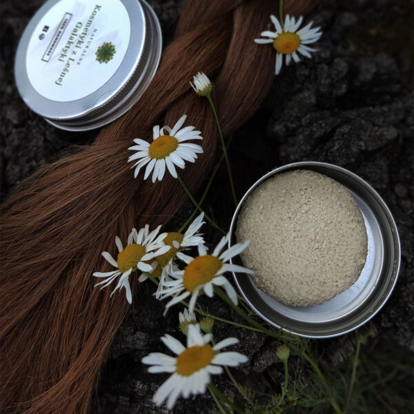 ekologiczny, naturalny, szampon w kostce z rumiankiem, łagodzący podrażnienia, bez SLES, bez SLS, bez sztucznych konserwantów, bez barwników, kosmetyk zero waste. Bezzapachowy.